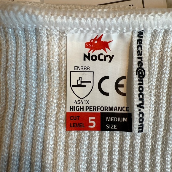 NoCry White Safety Gloves - Picture 3 of 3